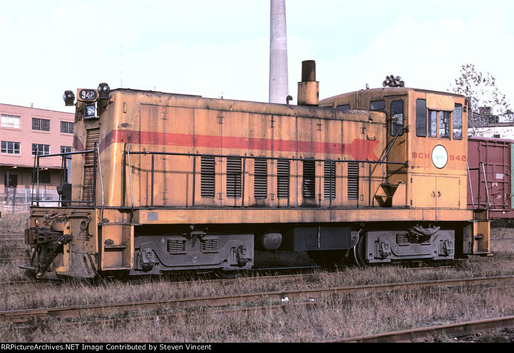 BC Hydro GE 70 ton #942 at Drake Street yard.